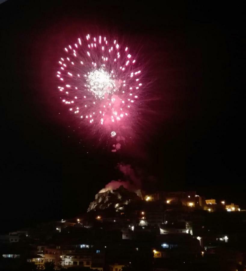 Appartamento Mansardato Anda&Torra Castelsardo Buitenkant foto